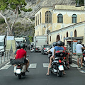 Ancora traffico in Costa d'Amalfi: code al semaforo sulla "Torricella" e bus in ritardo di mezzora