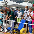 L'Inner Wheel Costiera Amalfitana dona a Maiori una "sedia job" per l'accesso al mare dei disabili