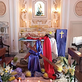 Maiori, l'allestimento dell'Altare della Reposizione nella Cappella di San Nicola