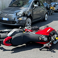 Maiori, passa col rosso e impatta contro moto. Incidente alla Torricella [FOTO]