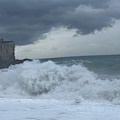 Previsti venti forti con raffiche e possibili mareggiate, la Protezione Civile della Regione Campania dirama Allerta Meteo