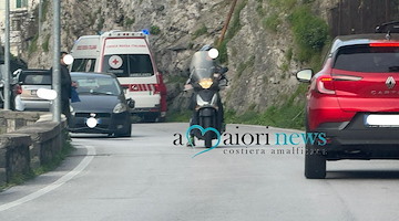 Incidente stradale tra Maiori e Tramonti: scontro frontale tra due auto