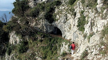 Indizi di un antico culto di Mitra in Costiera Amalfitana: la grotta di Matteo Salese sul Monte Avvocata