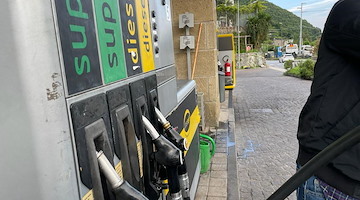 Maiori, arriva l'autobotte: ripristinato il servizio di erogazione carburante all'Eni Station