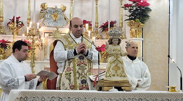 Maiori, la "levata del Bambino": emozioni e spiritualità nella chiesa di San Pietro in Posula