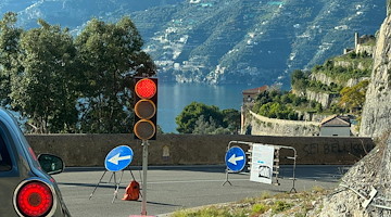 Maiori, senso unico alternato sulla Statale 163 per lavori sulla rete elettrica