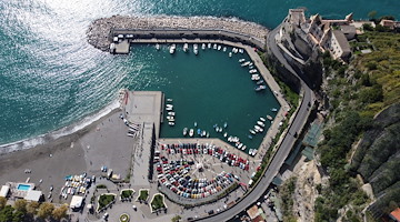 Maiori, successo per il Raduno di Auto e Moto d’epoca del Club Vecchi Rombi al Porto Turistico