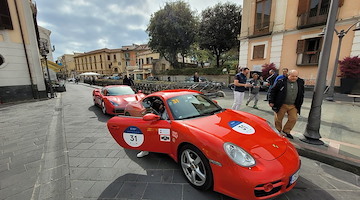Tappa a Maiori per le auto storiche della "Sorrento Roads by 1000 Miglia" /FOTO e VIDEO