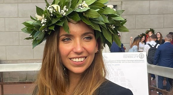 Maiori, seconda laurea per Anna Capone: dopo quella in design della moda, arriva quella in architettura sostenibile